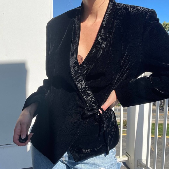 Vintage Black Velvet Blazer - Picture 2 of 8